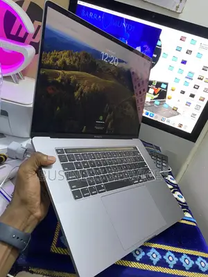 New Apple MacBook Pro 2019 32GB Intel Core I9 SSD 512GB