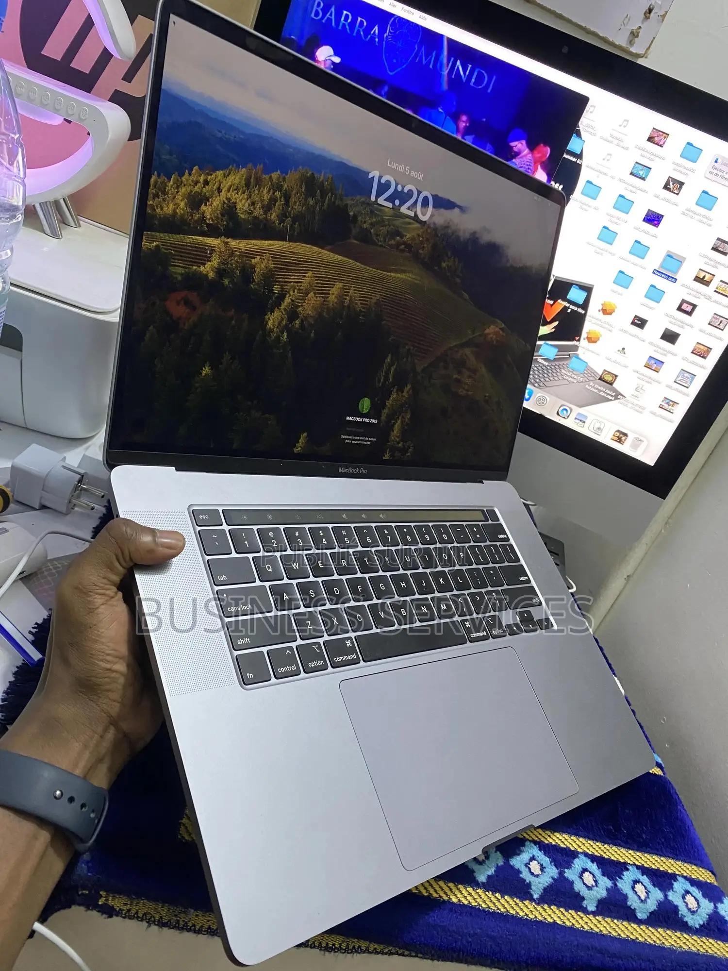 New Apple MacBook Pro 2019 32GB Intel Core I9 SSD 512GB