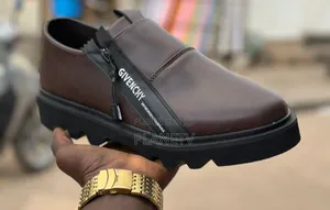 Photo - Givenchy Original Disponible WKST