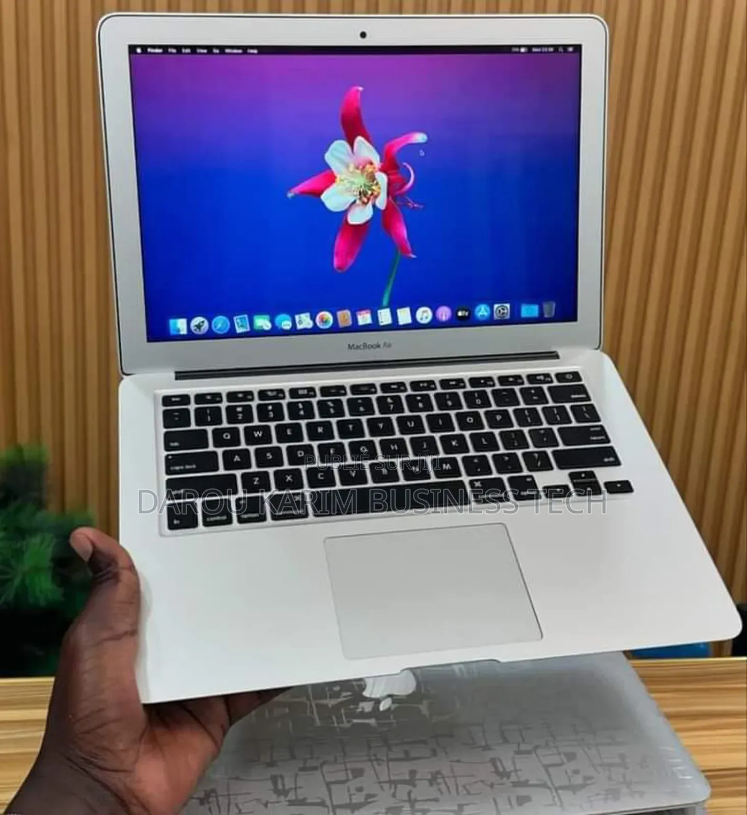 New Apple MacBook Air 2017 8GB Intel Core I5 SSD 256GB