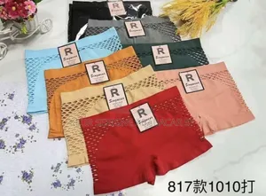 Boxer Avec Troue Sur Les Côtés