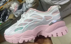 Chaussures De Qualités Disponible WCM