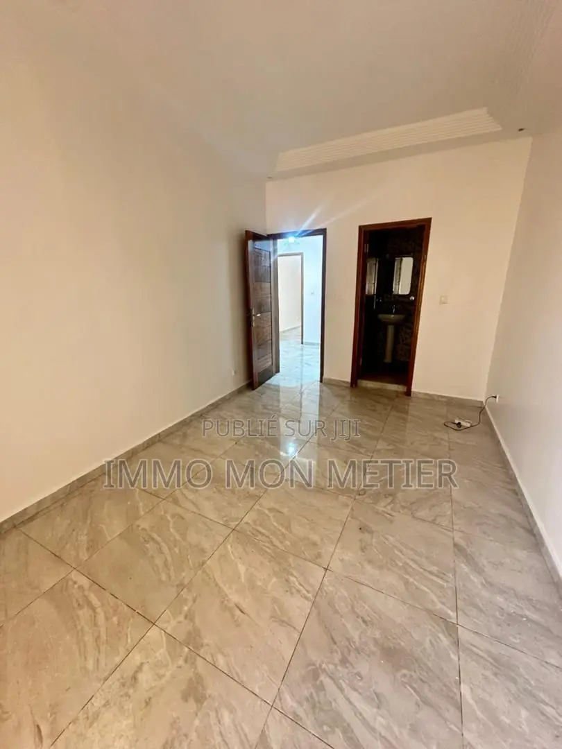 2chbre Appartement dans Néant, Almadies à Louer