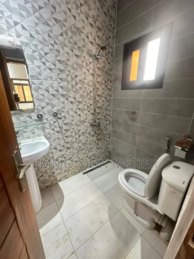 2chbre Appartement dans Néant, Almadies à Louer