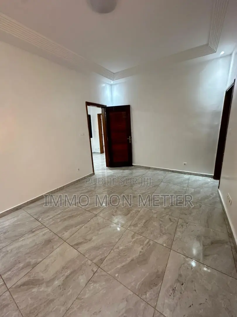 2chbre Appartement dans Néant, Almadies à Louer