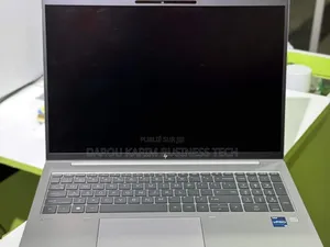 New HP ZBook Firefly 16 G10 32GB Intel Core I7 SSD 512GB