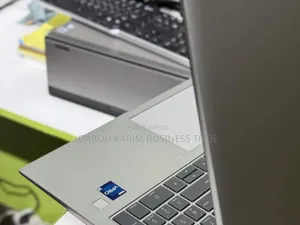 New HP ZBook Firefly 16 G10 32GB Intel Core I7 SSD 512GB
