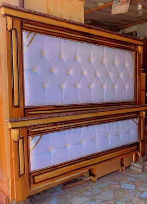 Photo - Lit Coiffeuse Et Camod