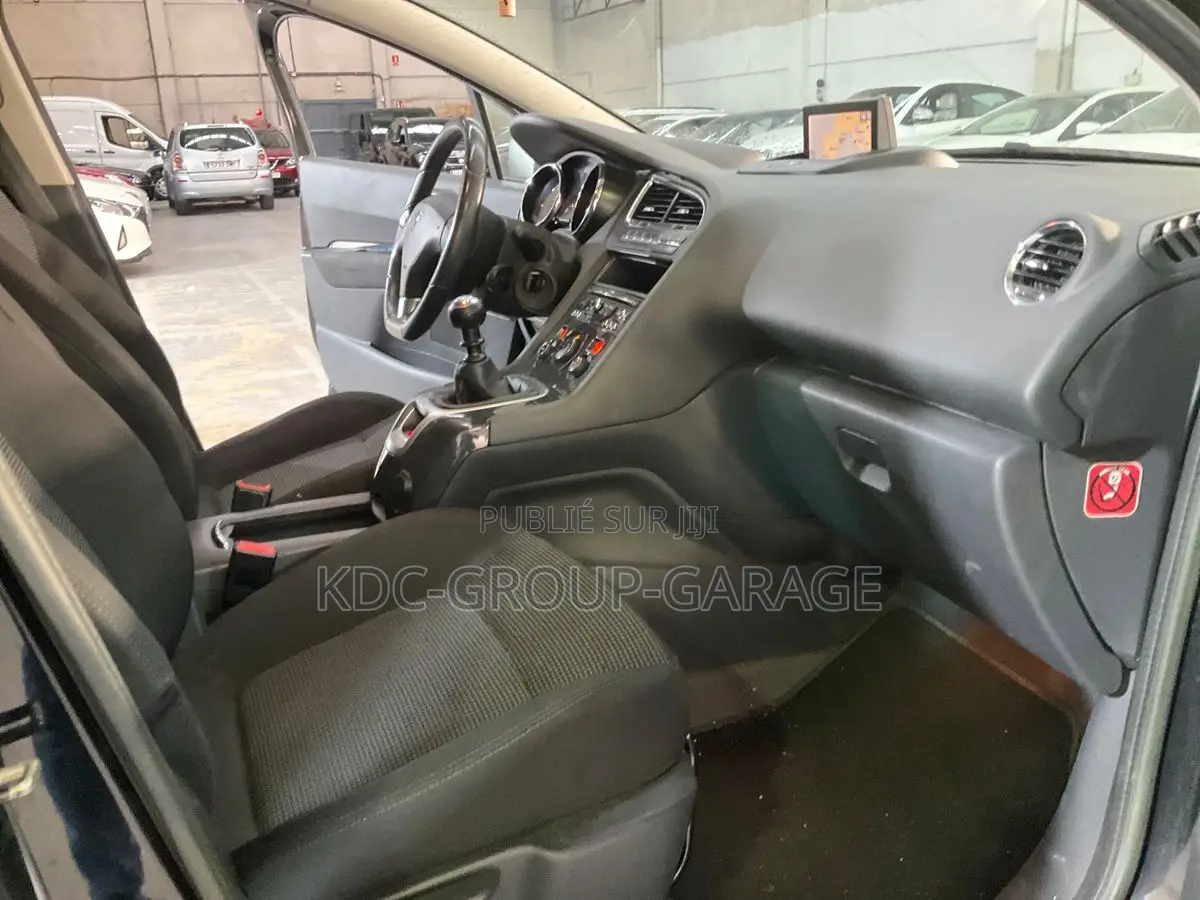 PEUGEOT 5008 1.6 e-HDi Allure 2014 Noir