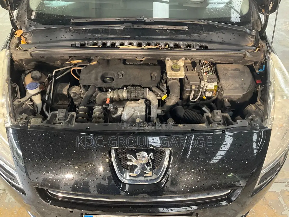 PEUGEOT 5008 1.6 e-HDi Allure 2014 Noir