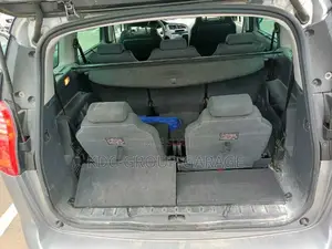 PEUGEOT 5008 2.0 HDi Allure 2015 Gris