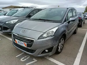 Photo - PEUGEOT 5008 2.0 HDi Allure 2015 Gris