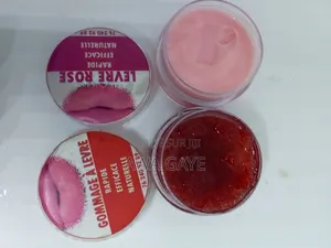 Photo - Lévre Rose Et Gommage À Lèvre