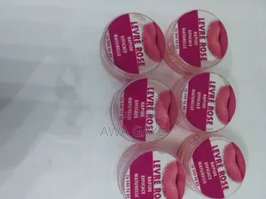 Lévre Rose Et Gommage À Lèvre