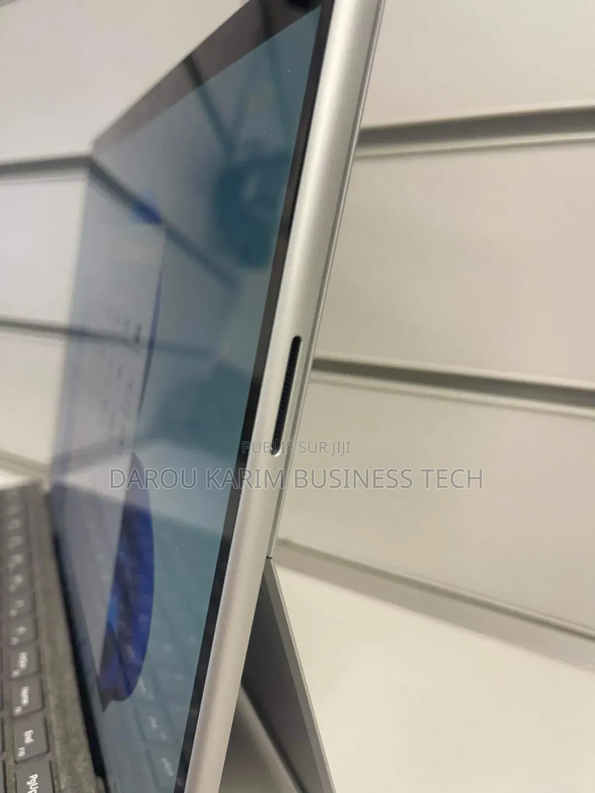 New Microsoft Surface Pro 9 8GB Intel Core I5 SSD 256GB