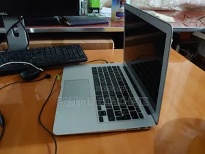 New Ordinateur Portable Pomme MacBook 8GB Intel Core I5 SSD 256GB