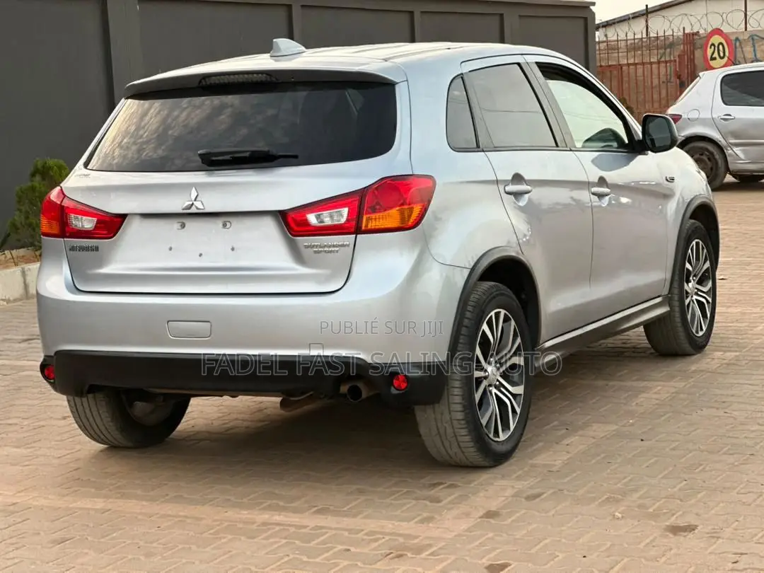 Mitsubishi Outlander 2017 Beige