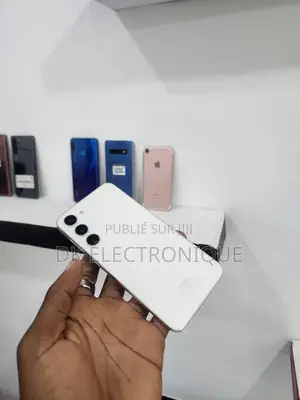 Photo - Samsung Galaxy S23 128 GB Blanc