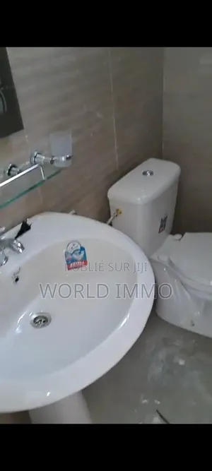 2chbre Appartement dans Le Paradis, Yoff à Louer