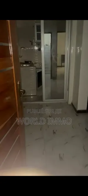 1chbre Studio dans L'Immeuble, Almadies à Louer