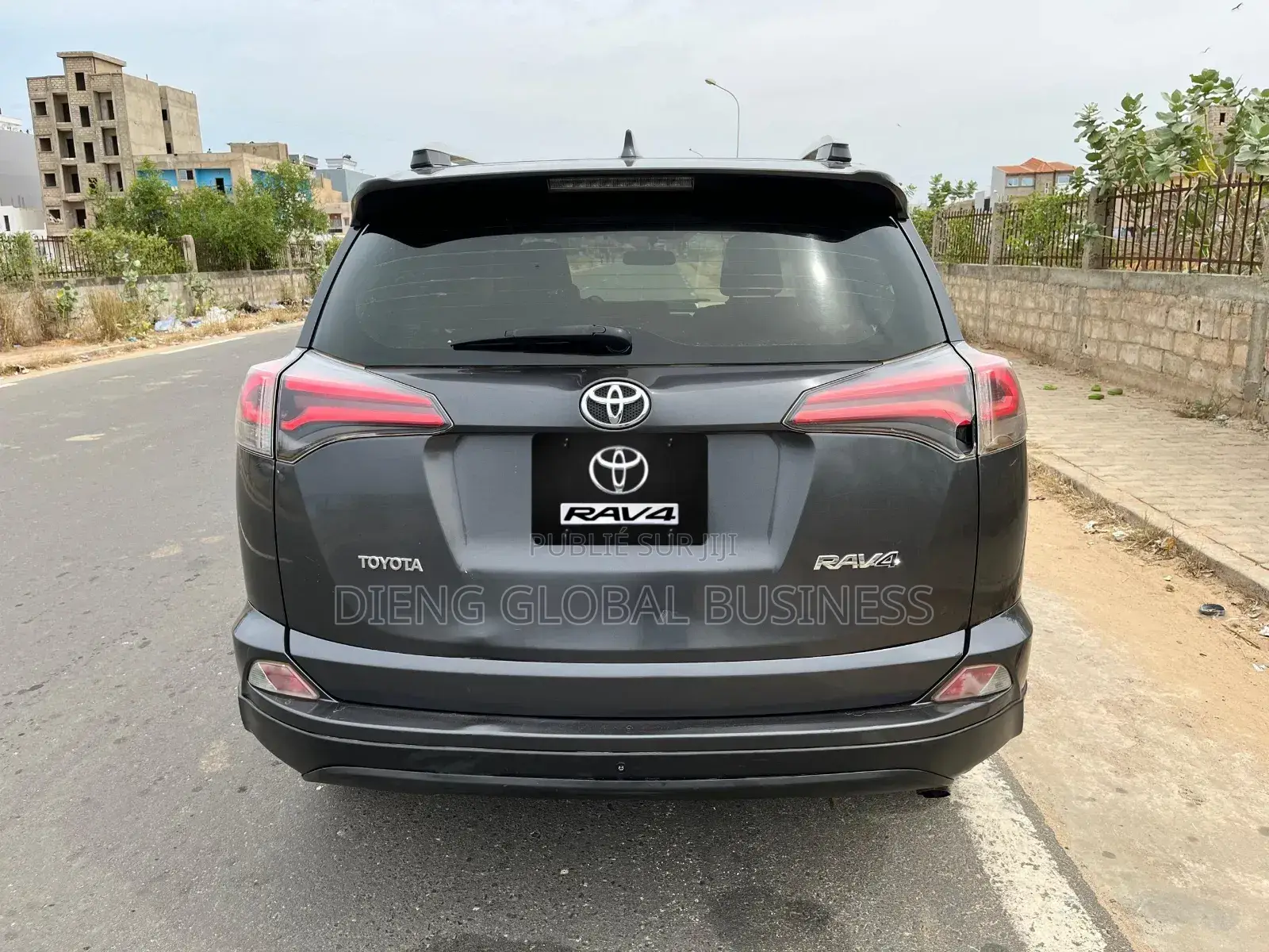 Toyota RAV4 LE AWD (2.5L 4cyl 6A) 2017 Gris