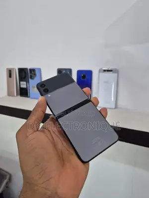 Photo - Samsung Galaxy Z Flip 3 128 GB Noir