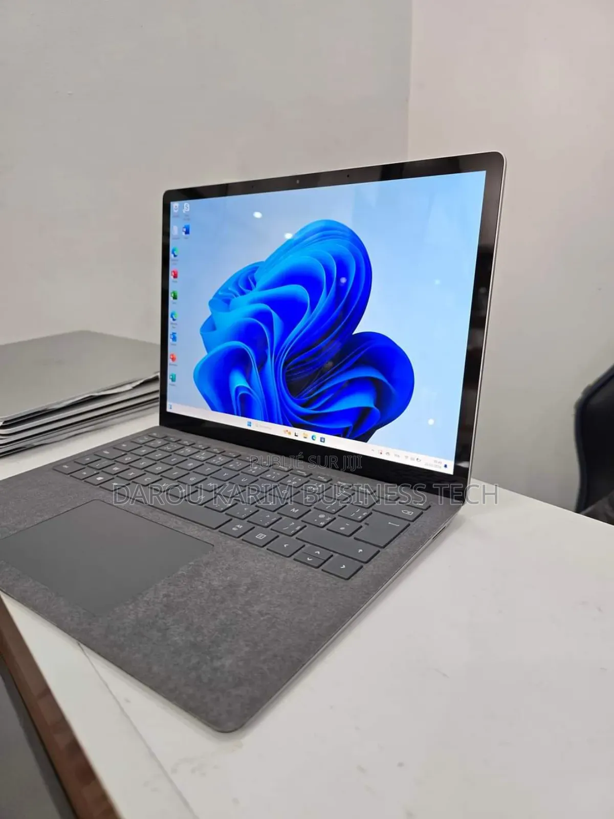 New Microsoft Surface Laptop 3 8GB Intel Core I5 SSD 256GB