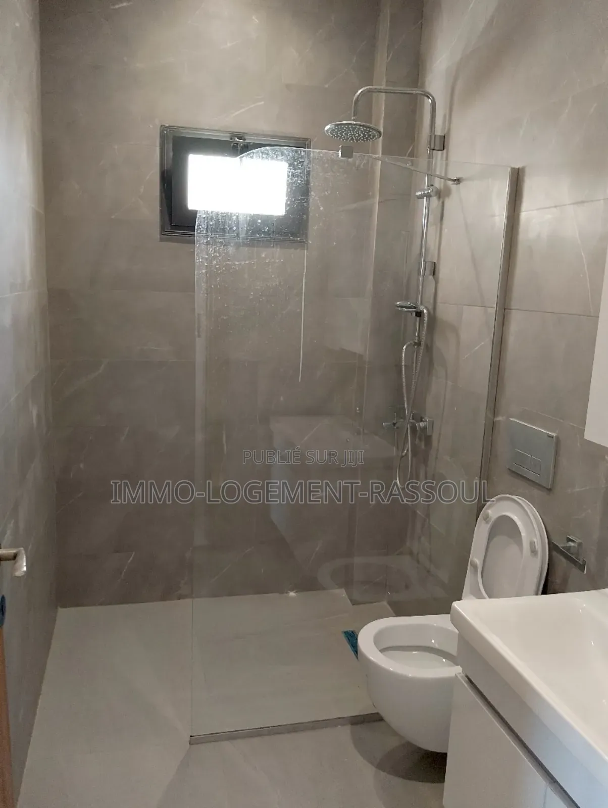 5chbre Appartement dans , Almadies à Louer