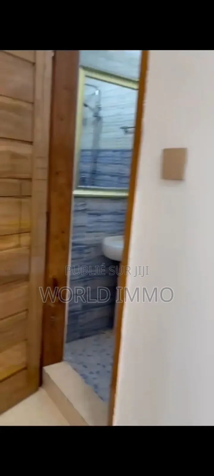 2chbre Appartement dans L'Immeuble, Yoff à Louer