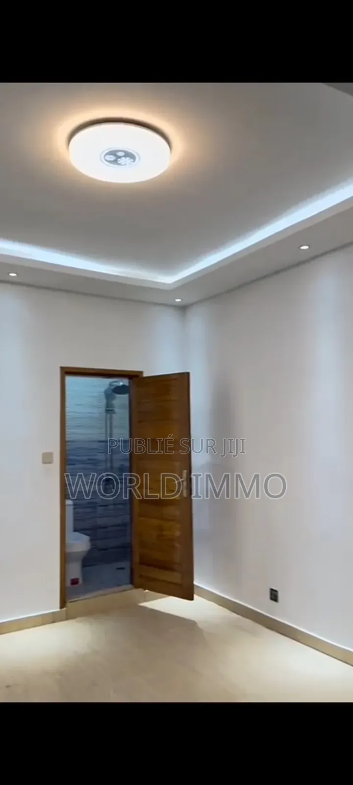 2chbre Appartement dans L'Immeuble, Yoff à Louer