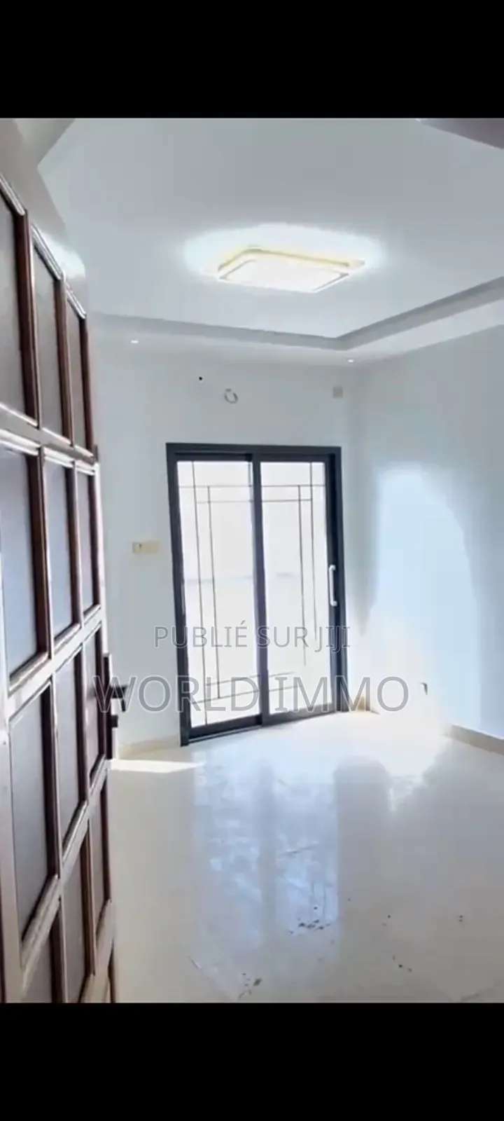 2chbre Appartement dans L'Immeuble, Yoff à Louer