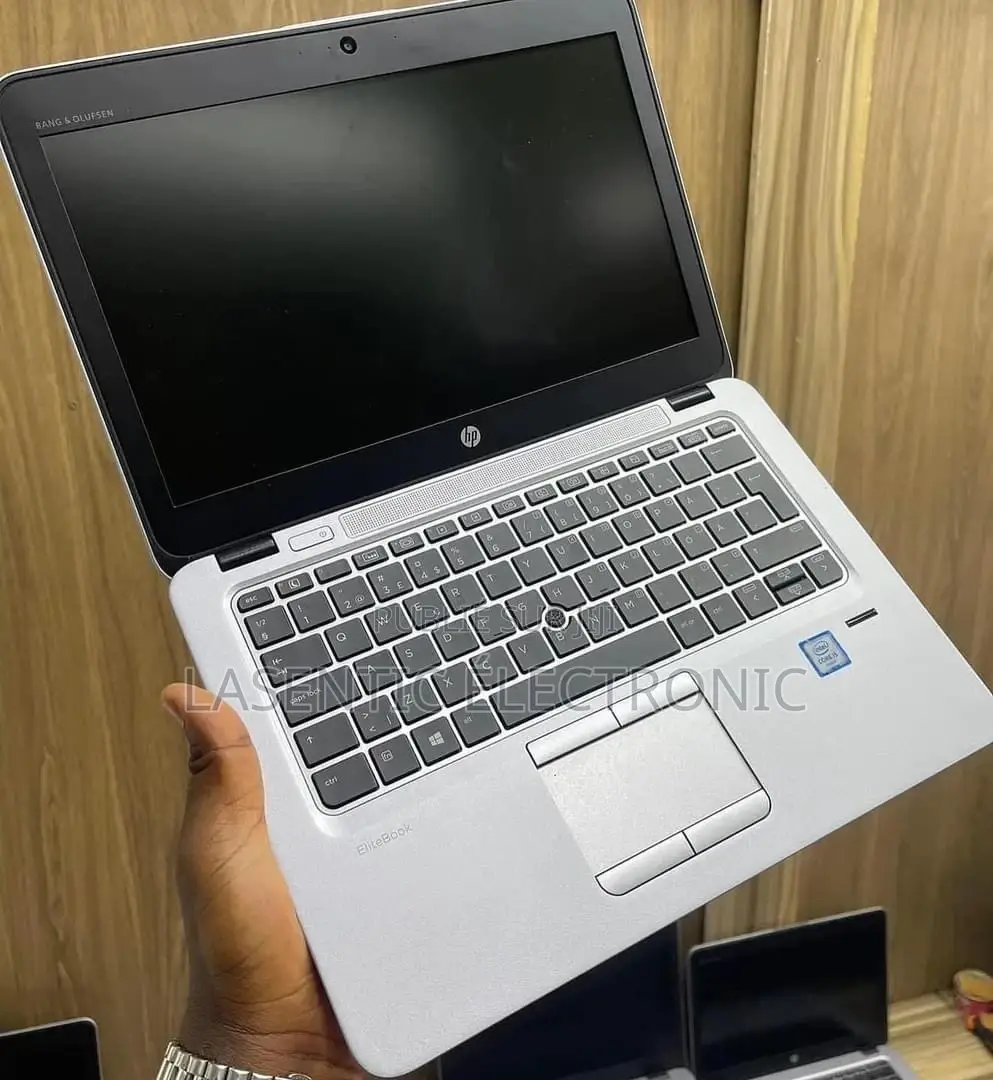 Neuf HP EliteBook 820 G4 16GB Intel Core I5 SSD 256GB