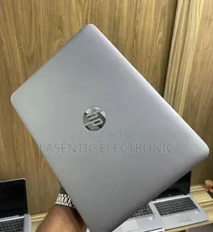 Neuf HP EliteBook 820 G4 16GB Intel Core I5 SSD 256GB