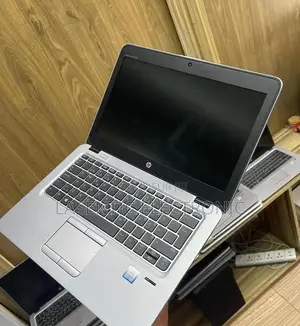 Neuf HP EliteBook 820 G4 16GB Intel Core I5 SSD 256GB