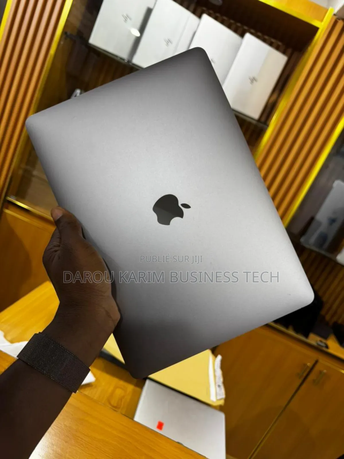 New Apple MacBook Pro 2018 16GB Intel Core I5 SSD 256GB