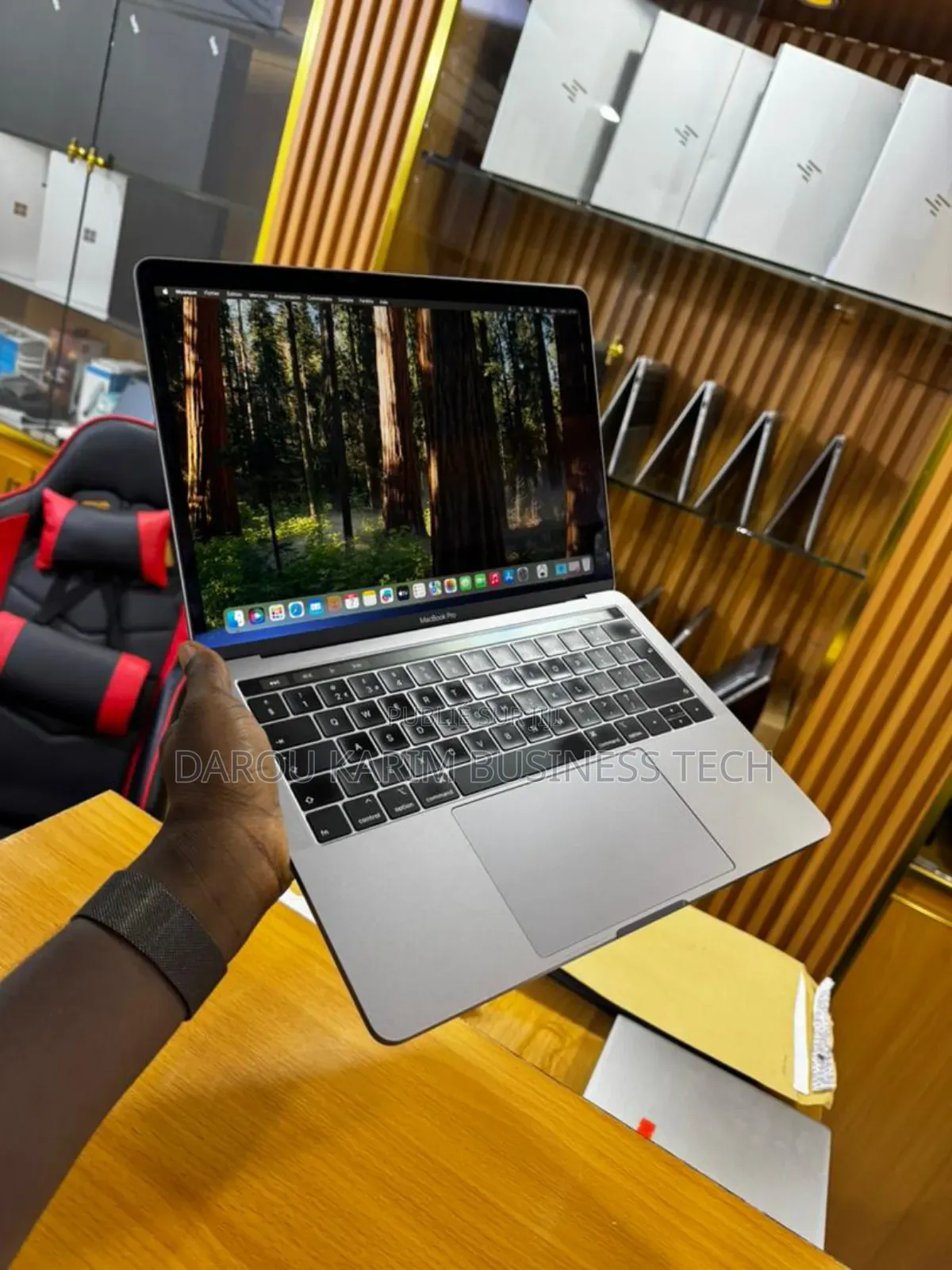 New Apple MacBook Pro 2018 16GB Intel Core I5 SSD 256GB