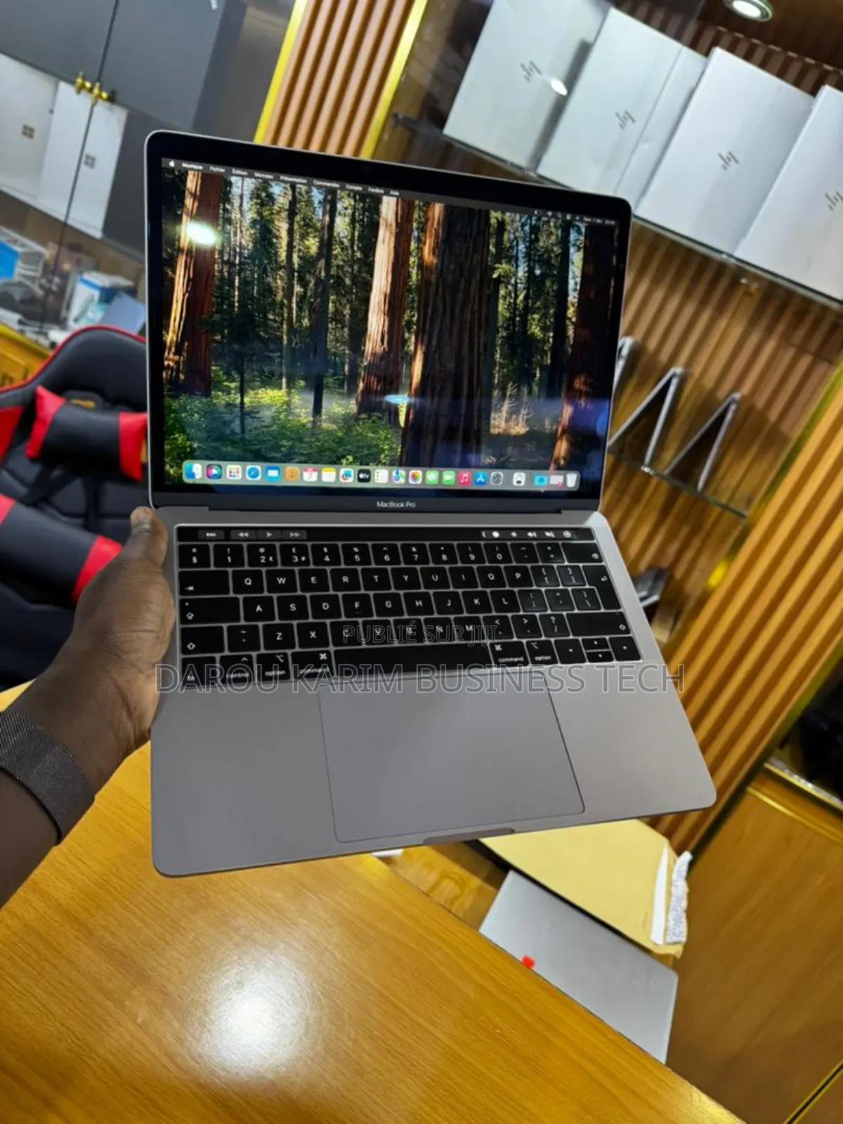 New Apple MacBook Pro 2018 16GB Intel Core I5 SSD 256GB