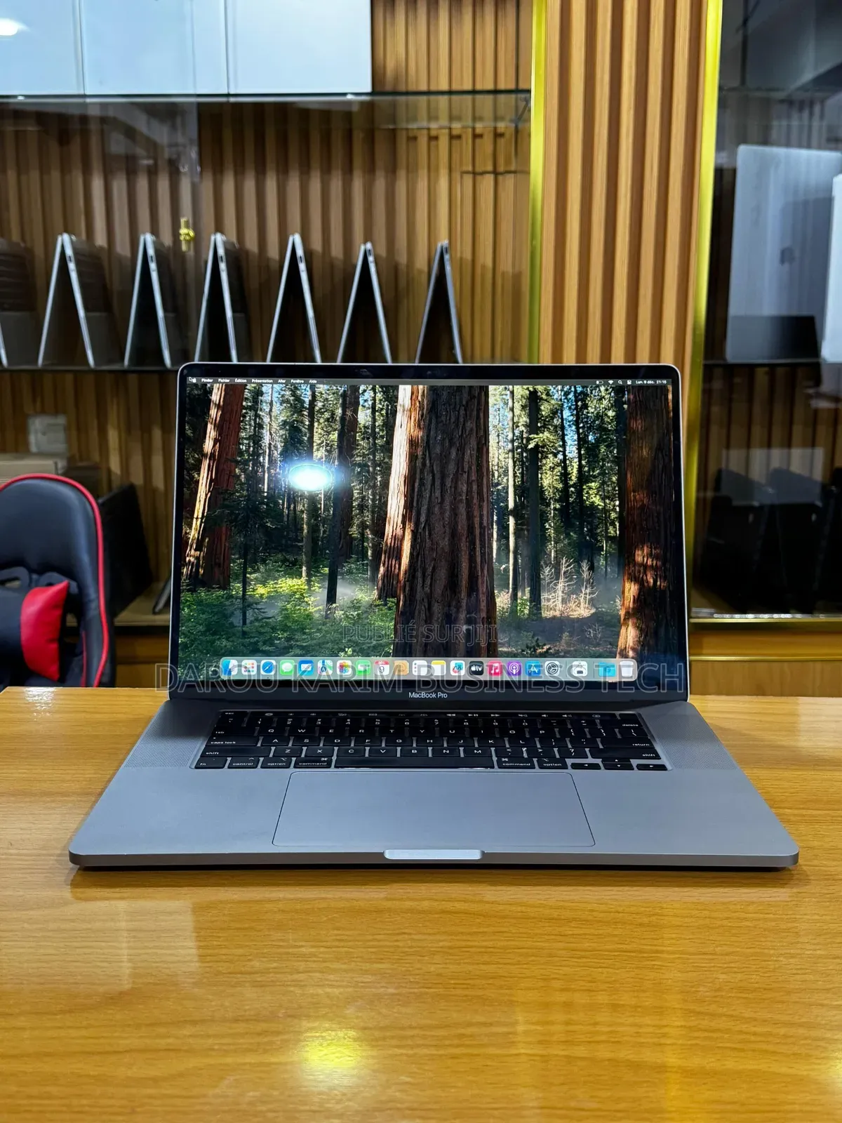 New Apple MacBook Pro 2019 16GB Intel Core I7 SSD 256GB