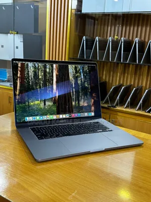 New Apple MacBook Pro 2019 16GB Intel Core I7 SSD 256GB