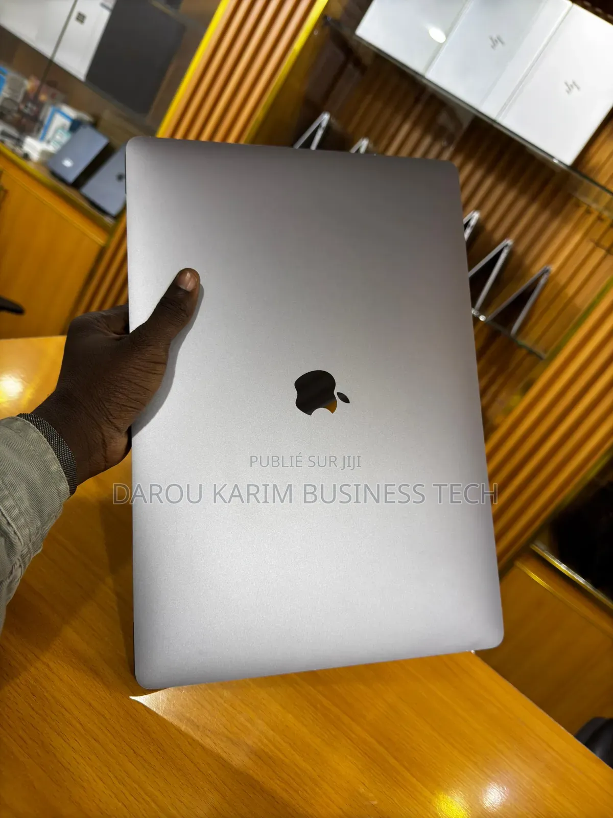 New Apple MacBook Pro 2019 16GB Intel Core I7 SSD 256GB