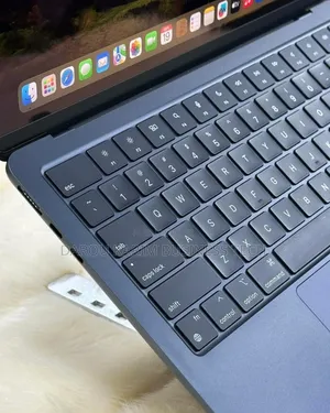 New Apple MacBook Air 2024 M3 13-Inch 16GB Apple M3 SSD 512GB