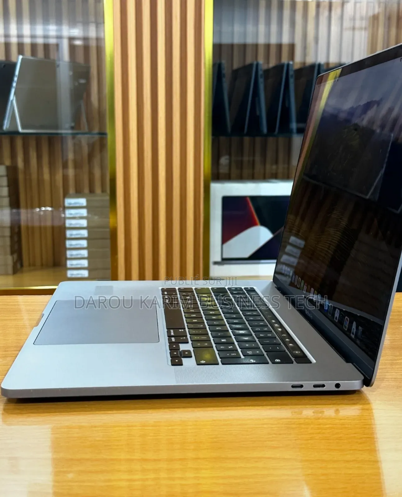 New Apple MacBook Pro 2019 16GB Intel Core I7 SSD 512GB