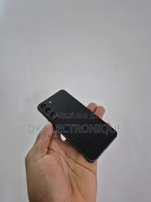 Photo - New Samsung Galaxy S22 5G 256 GB Noir