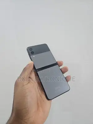 Photo - New Samsung Galaxy Z Flip 3 128 GB Gris
