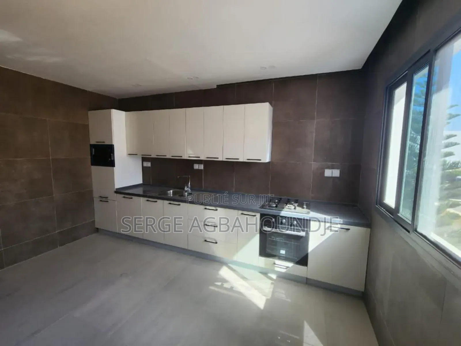 4chbre Appartement dans Appartement F4 À, Almadies à Louer