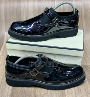 Chaussures en Cuir Avec Fermeture Disponible TDS