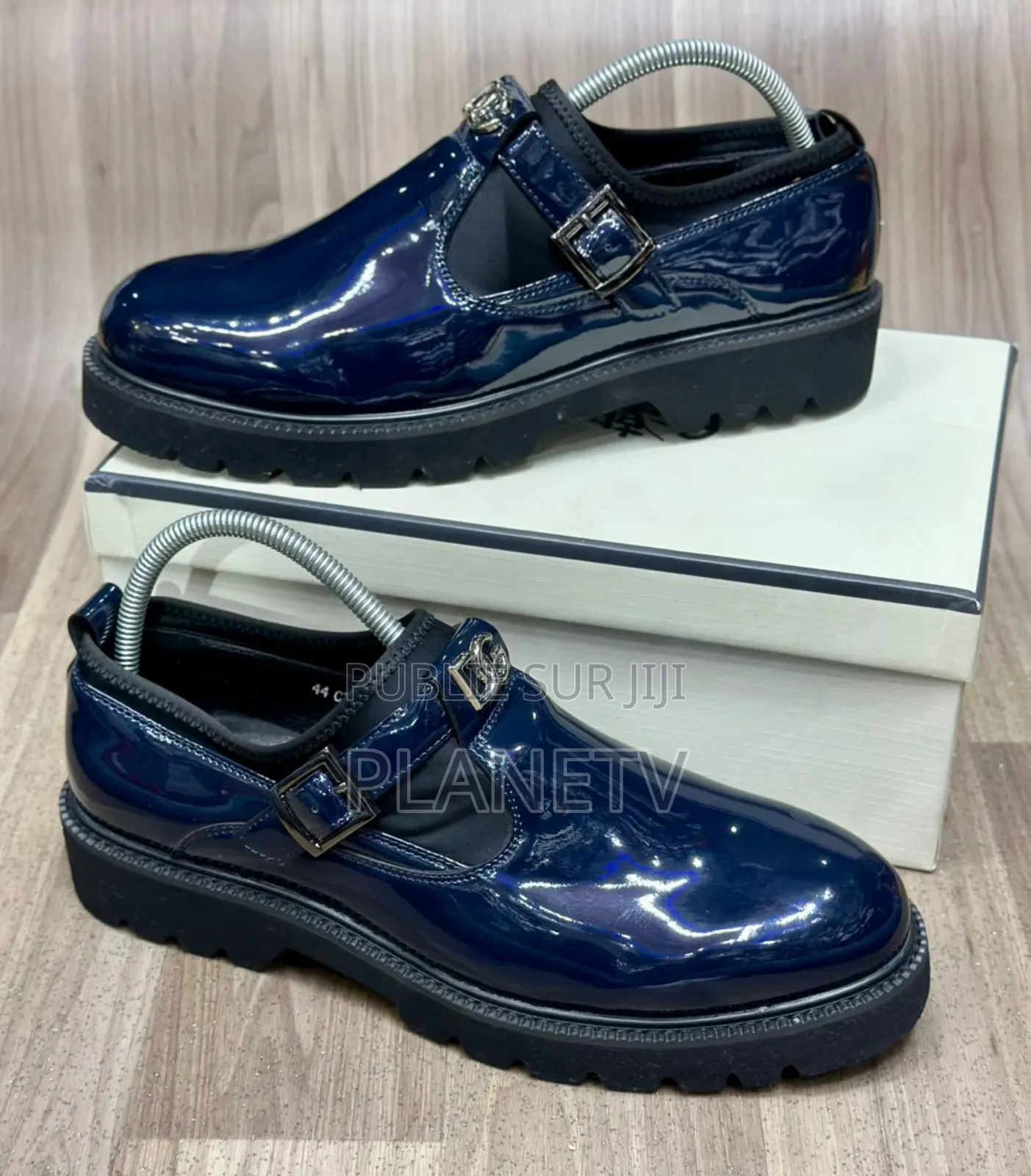 Chaussures en Cuir Avec Fermeture Disponible TDS