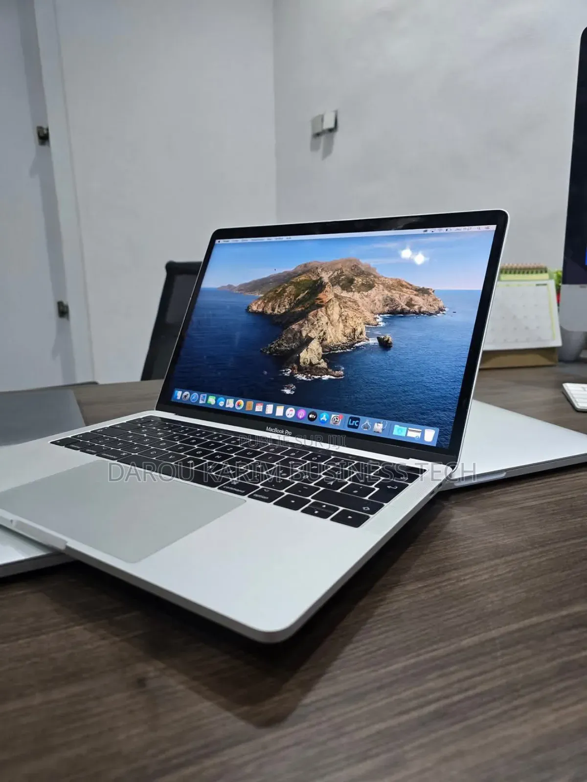 New Apple MacBook Pro 2017 16GB Intel Core I5 SSD 512GB