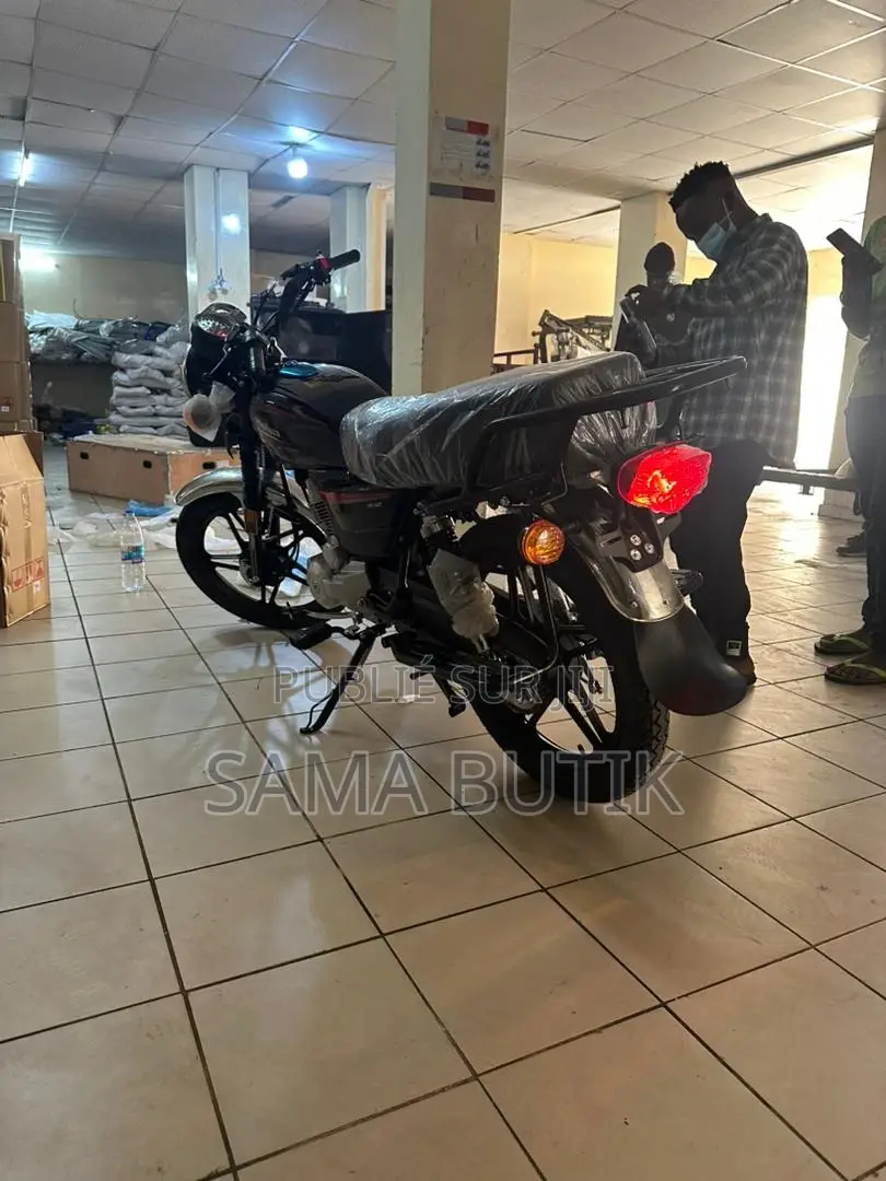 New Bajaj Avenger 150 Street 2020 Noir
