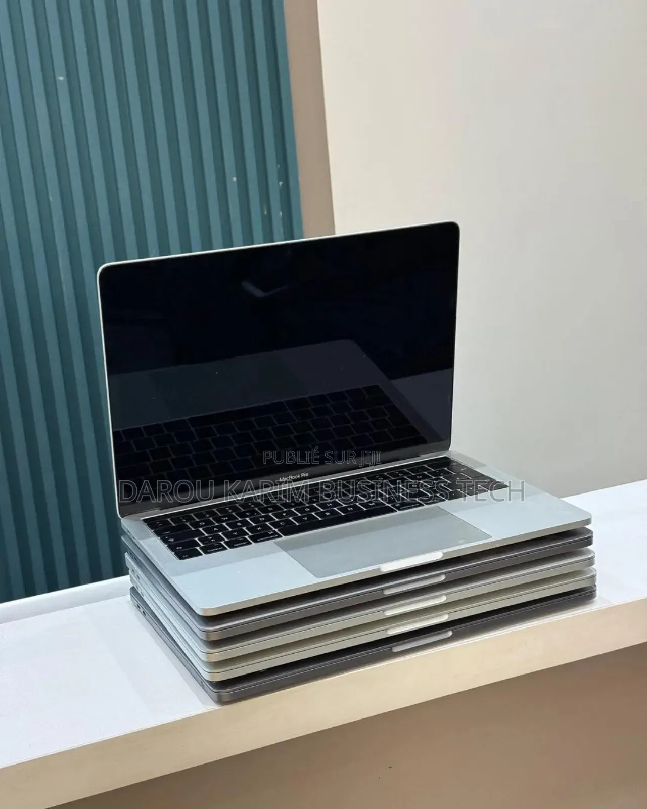 New Apple MacBook Pro 2017 8GB Intel Core I5 SSD 256GB